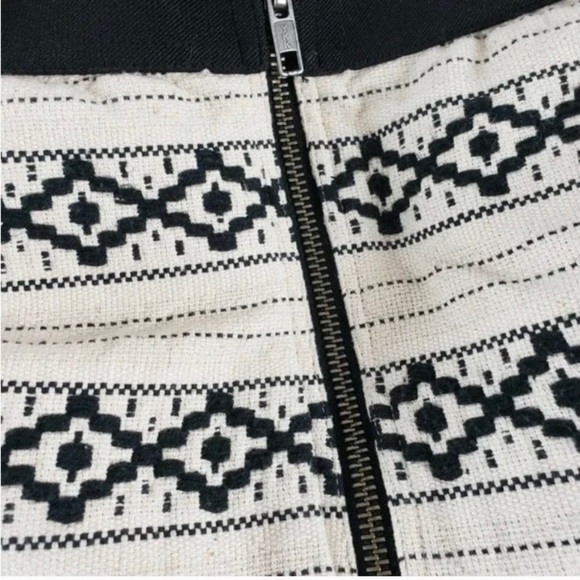 GAP BLACK AND CREAM MINI SKIRT SIZE 10 - Picture 5 of 9